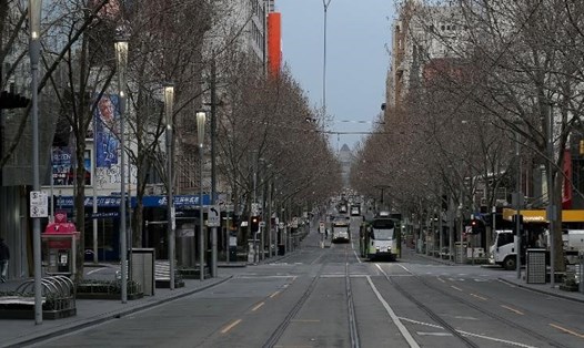 Đường phố ở Melbourne trong đợt đóng cửa lần thứ 6 của thành phố do bùng phát biến thể Delta. Ảnh: AFP