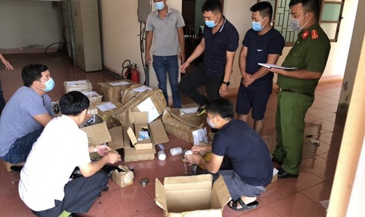 Lực lượng Công an tỉnh Đắk Nông bắt giữ vụ mua bán trái phép linh kiện, súng, đạn với số lượng lớn. Ảnh: HL