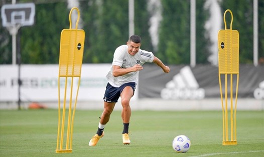 Vẫn đang tập luyện cùng Juventus nhưng Cristiano Ronaldo lại nhấp nhổm vì chuyện tương lai. Ảnh: Juventus