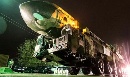Vận chuyển bệ phóng tên lửa Nga ICBM Topol. Ảnh: BQP Nga/Sputnik