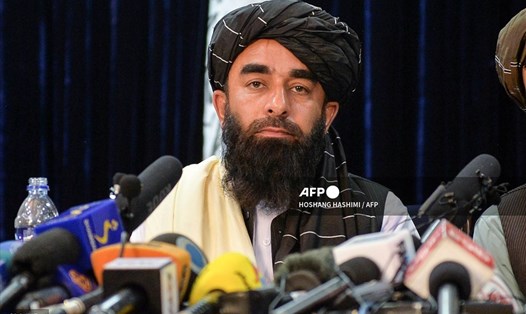 Người phát ngôn của Taliban Zabihullah Mujahid trong cuộc họp báo quốc tế ngày 17.8. Ảnh: AFP