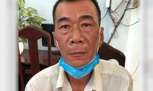 Công an tỉnh Khánh Hòa tạm giữ đối tượng Đinh Điền Trung (54 tuổi, trú huyện Cái Bè, Tiền Giang) để điều tra về hành vi giết người. Ảnh: Hoàng Anh