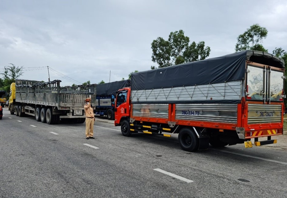 Chốt kiểm soát phòng chống dịch COVID-19 số 5 - nơi phát hiện 2 tài xế chở người trái phép về Quảng Nam. Ảnh: Công Thành