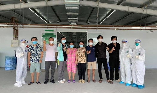 Các bệnh nhân COVID-19 điều trị tại Trung tâm hồi sức tích cực người bệnh COVID-19 trực thuộc Bệnh viện HN Việt Đức tại TP.HCM được công bố khỏi bệnh ngày hôm qua 2.9. Ảnh: BVCC