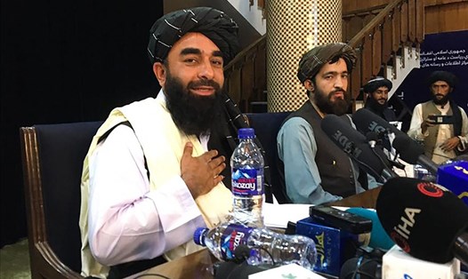 Zabiullah Mujahid, người phát ngôn của Taliban, trong cuộc họp báo ở Kabul, Afghanistan, ngày 17.8. Ảnh: AFP