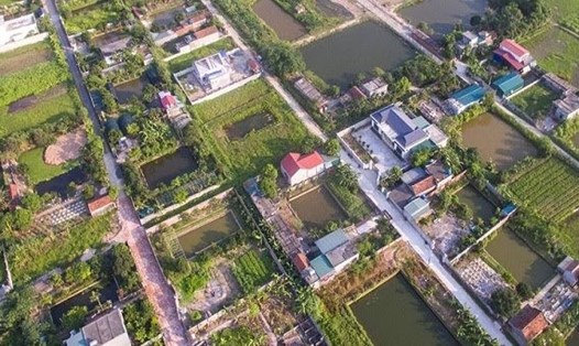 Theo báo cáo của xã Vũ Chính, TP.Thái Bình, qua kiểm tra phát hiện tại xứ đồng Gạo, thôn Vũ Trường có hơn 50 trường hợp xây dựng công trình trái phép trên nền 11,8ha đất nông nghiệp. Ảnh: T.D