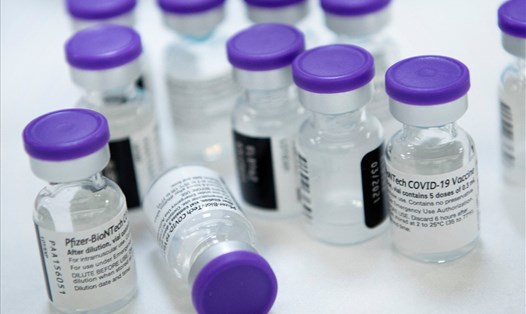 Israel phải vứt bỏ 80.000 liều vaccine Pfizer hết hạn sử dụng. Ảnh: AFP