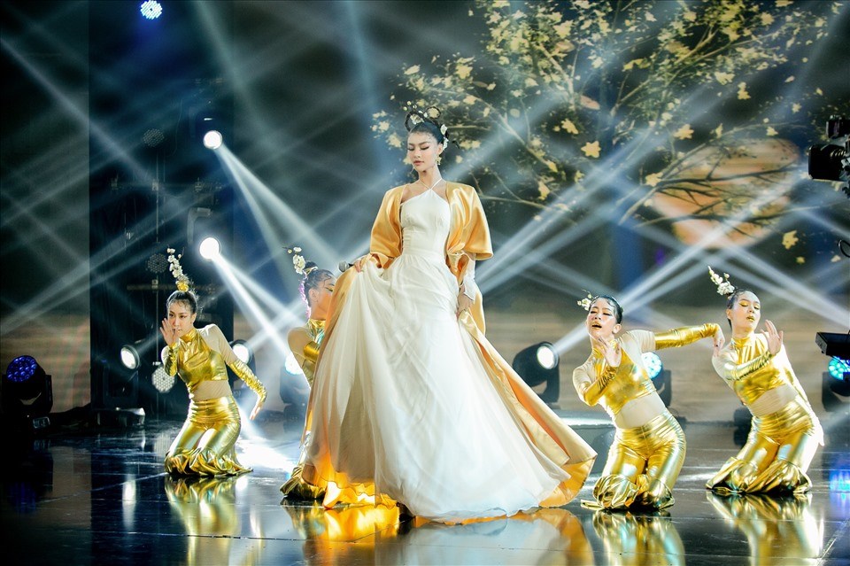 Lona trong "Thần tượng đối thần tượng". Ảnh: Viva Lona trong "Thần tượng đối thần tượng". Ảnh: Viva