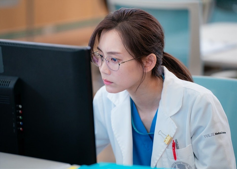 Shin Hyun Bin sẽ nên duyên cùng Song Joong Ki trong phim truyền hình mới của JTBC. Ảnh: Poster. Shin Hyun Bin sẽ nên duyên cùng Song Joong Ki trong phim truyền hình mới của JTBC. Ảnh: Poster.
