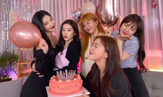 Red Velvet cảm ơn người hâm mộ trong dịp kỷ niệm 7 năm. Ảnh: AFP.