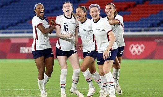 Tuyển nữ Mỹ đánh bại Hà Lan tại tứ kết Olympic Tokyo 2020. Ảnh AFP