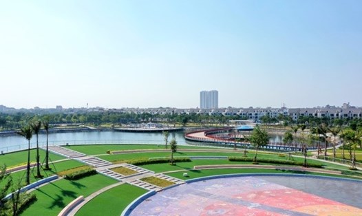 An Vượng Villa nằm ngay cạnh Công viên Thiên Văn học với tâm là Hồ Bách Hợp Thủy rộng 6ha. Ảnh: NC