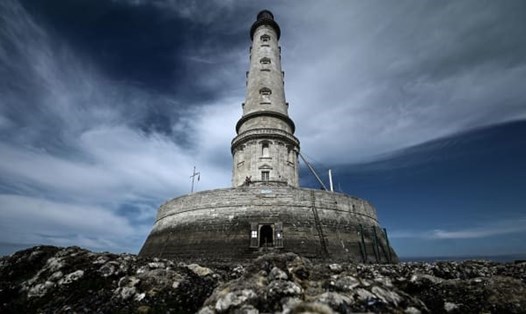 Ngọn hải đăng Cordouan, Pháp: Ngọn hải đăng bằng đá vôi sừng sững ở tây nam nước Pháp này đã lọt vào danh sách của UNESCO năm nay. Ảnh: CNN