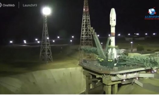 Tên lửa Soyuz với 34 vệ tinh Internet OneWeb tại sân bay vũ trụ Baikonur ngay trước khi dự kiến ​​cất cánh. Ảnh: Arianespace