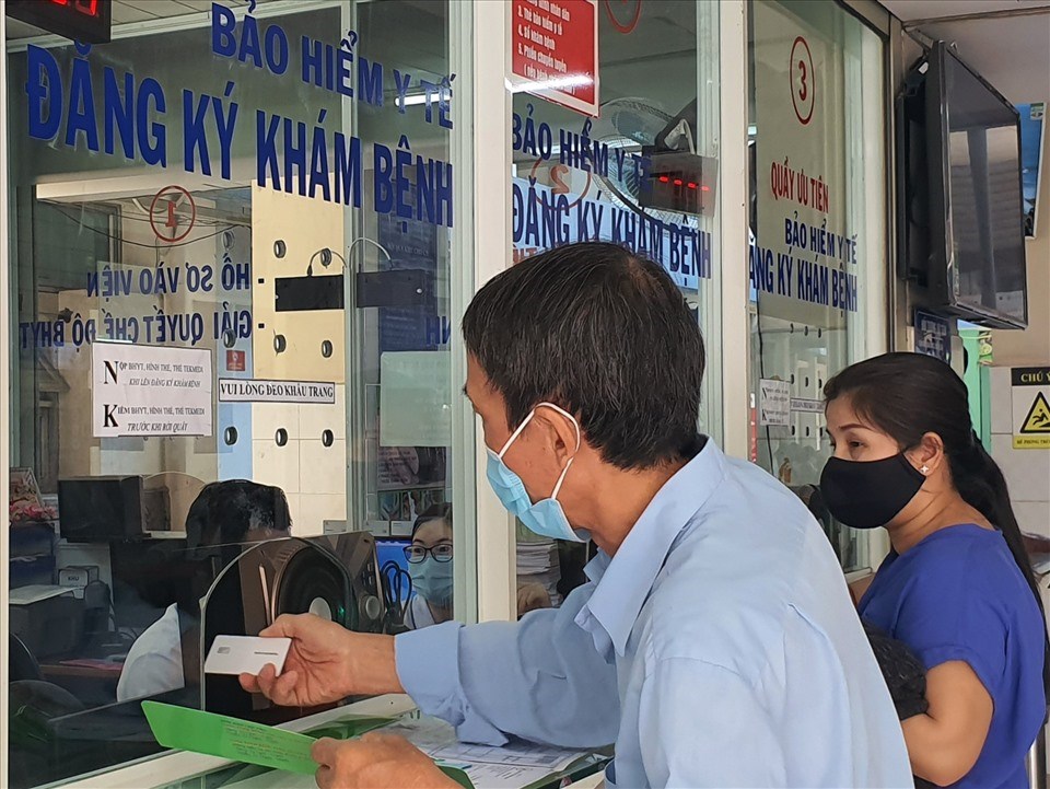 Người đã tham gia bảo hiểm y tế 5 năm liên tục trở lên thì quyền lợi được nâng lên rất nhiều. Ảnh: Đức Long Người đã tham gia bảo hiểm y tế 5 năm liên tục trở lên thì quyền lợi được nâng lên rất nhiều. Ảnh: Đức Long