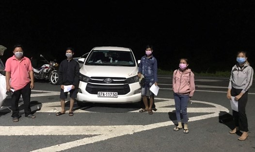 2 tài xế đã chở 3 khách từ TPHCM về Kiên Giang. Ảnh: PV