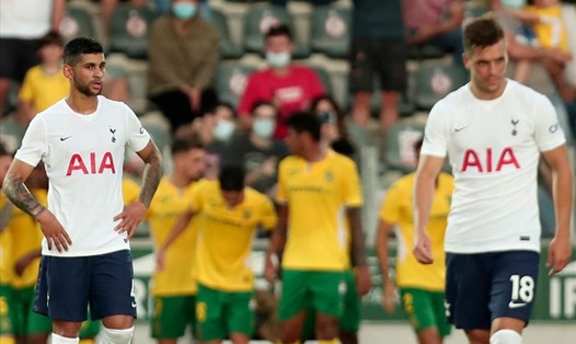 Tottenham thua trận lượt đi play-off Conference League trên đất Bồ Đào Nha. Ảnh: AFP