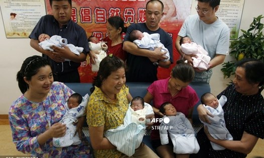 Trung Quốc chính thức thông qua luật sửa đổi cho phép các gia đình đẻ tối đa 3 con. Ảnh: AFP