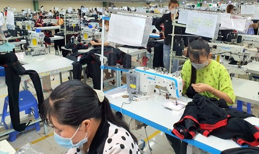 Do không đảm sản xuất " 3 tại chỗ" doanh nghiệp may mặc tại Bạc Liêu đành đóng cửa, gần 2000 công nhân không thể đi làm việc. Ảnh: Nhật Hồ