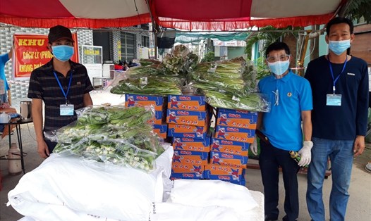 Chương trình Nghĩa tình công đoàn do LĐLĐ tỉnh Đồng Nai thực hiện hỗ trợ thực phẩm thiết yếu cho đoàn viên người lao động. Ảnh: Hà Anh Chiến