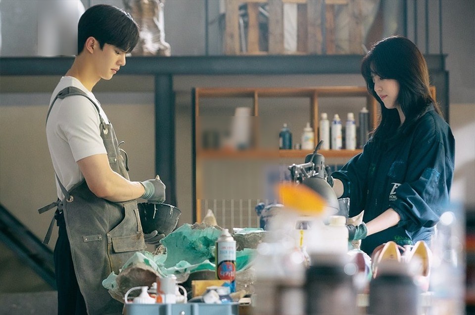 Song Kang - Han So Hee sẽ có "happy" hay "sad ending" vẫn là ẩn số với khán giả. Ảnh: Cắt phim. Song Kang - Han So Hee sẽ có "happy" hay "sad ending" vẫn là ẩn số với khán giả. Ảnh: Cắt phim.