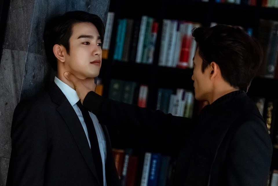Ji Sung và Jinyoung trong phim. Ảnh: Cắt phim. Ji Sung và Jinyoung trong phim. Ảnh: Cắt phim.