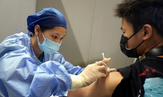 Một điểm tiêm vaccine COVID-19 ở Thượng Hải, Trung Quốc. Ảnh: Tân Hoa Xã