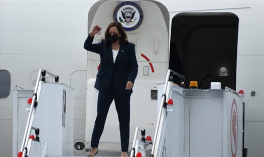 Phó Tổng thống Mỹ Kamala Harris tới Singapore ngày 22.8. Ảnh: AFP