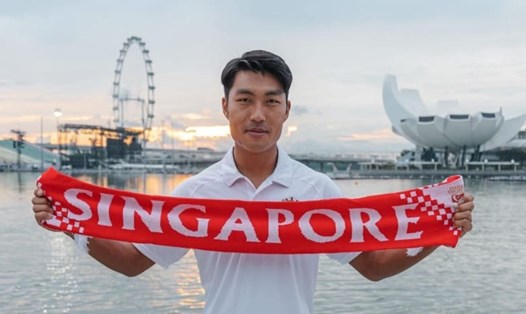 Song Ui-young vui mừng khi có quốc tịch Singapore, có thể thi đấu cho tuyển Singapore tại AFF Cup 2020. Ảnh: FBNV.