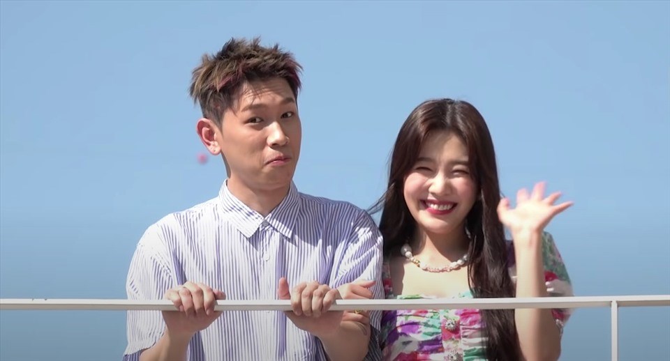 Joy - Red Velvet xác nhận hẹn hò đàn anh Crush. Ảnh: Cắt MV. Joy - Red Velvet xác nhận hẹn hò đàn anh Crush. Ảnh: Cắt MV.