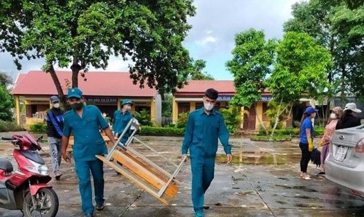 Một trường THCS ở Đắk Lắk tổng vệ sinh để đón các em học sinh trở lại. Ảnh: T.X