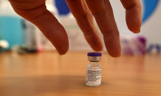 Vaccine COVID-19 của Pfizer được phê duyệt đầy đủ ở Mỹ. Ảnh: AFP