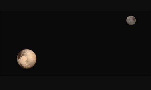 Sao Diêm Vương và Charon trong ảnh ghép màu sắc tự nhiên từ sứ mệnh New Horizons. Ảnh: NASA