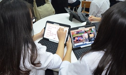 Trẻ em học trực tuyến. Ảnh minh hoạ Huyên Nguyễn.