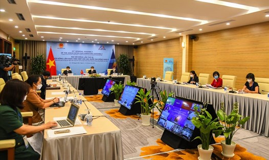 Đoàn đại biểu Quốc hội Việt Nam dự Hội nghị Ủy ban Chính trị được tổ chức theo hình thức trực tuyến. Ảnh: Minh Hùng