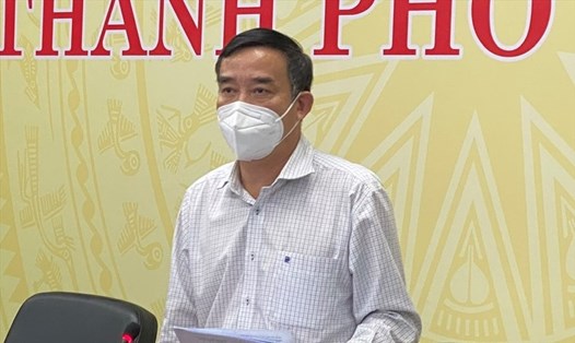 Ông Lê Trung Chinh - Chủ tịch UBND TP.Đà Nẵng - trả lời báo chí chiều 24.8. Ảnh: T.H