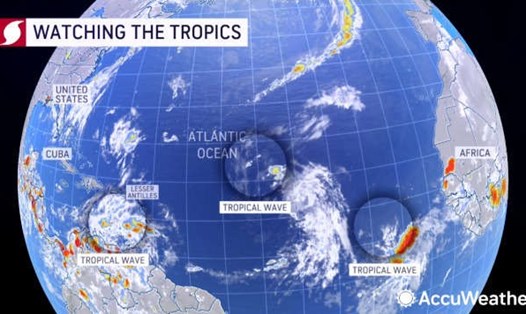 Các nhà dự báo thời tiết đang theo dõi 3 cơn bão nhiệt đới tiềm năng nổi lên ở Đại Tây Dương. Ảnh: AccuWeather