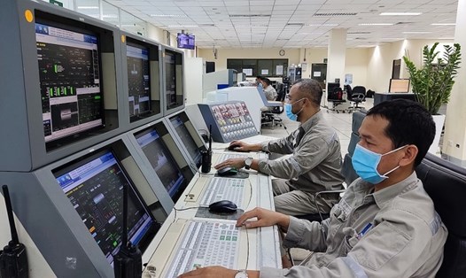Người lao động Tổng công ty Phân bón và Hoá chất Dầu khí (PVFCCo) nghiêm túc thực hiện nguyên tắc 5K tại Nhà máy. Ảnh: CĐN