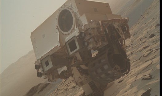 Tàu thám hiểm sao Hỏa Curiosity theo trào lưu "bị chụp lén". Ảnh: NASA