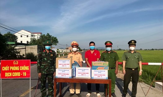 Chốt kiểm soát phòng dịch COVID-19 ở huyện Can Lộc. Ảnh: CA.