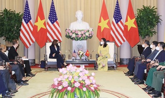 Phó Chủ tịch nước Võ Thị Ánh Xuân và Phó Tổng thống Mỹ Kamala Harris. Ảnh: TTXVN