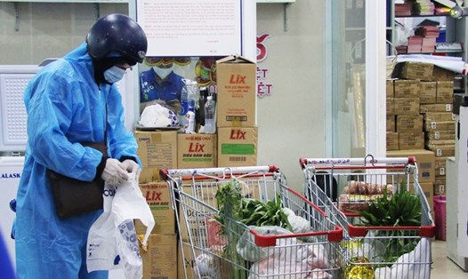 Hiện chỉ có các siêu thị được thành phố Đà Nẵng cho phép mới được bán hàng cho người dân. Ảnh minh hoạ: Thanh Chung