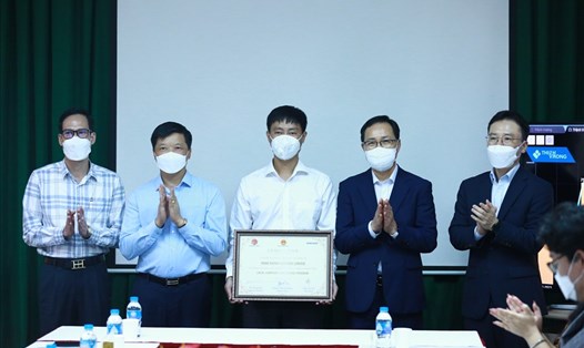 Samsung cùng lãnh đạo tỉnh Bắc Ninh thăm và đánh giá kết quả cải tiến của công ty Thịnh Vượng.