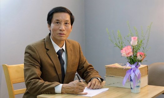 Dịch giả Nguyễn Hữu Vỹ. Ảnh: NVCC