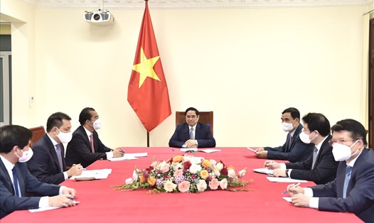 Thủ tướng Phạm Minh Chính điện đàm với Thủ tướng Bỉ Alexander De Croo. Ảnh: BNG