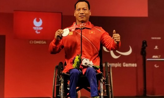 Lê Văn Công giành huy chương Bạc tại Paralympic Tokyo 2020. Ảnh: Trọng Hải