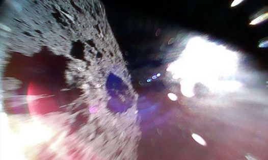 Sứ mệnh Hayabusa 2 của cơ quan vũ trụ Nhật Bản lấy mẫu vật ở tiểu hành tinh Ryugu. Ảnh: JAXA