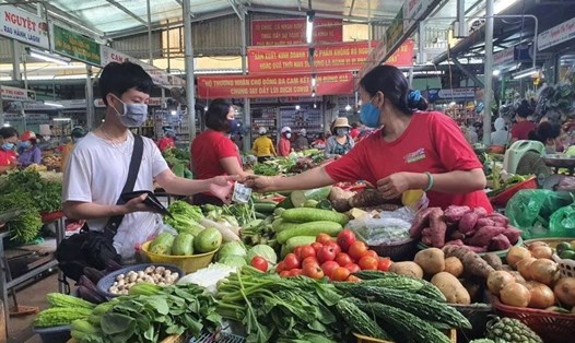 Đà Nẵng cho phép chợ truyền thống hoạt động trở lại nhưng đảm bảo công tác phòng chống dịch. Ảnh: Lan Anh