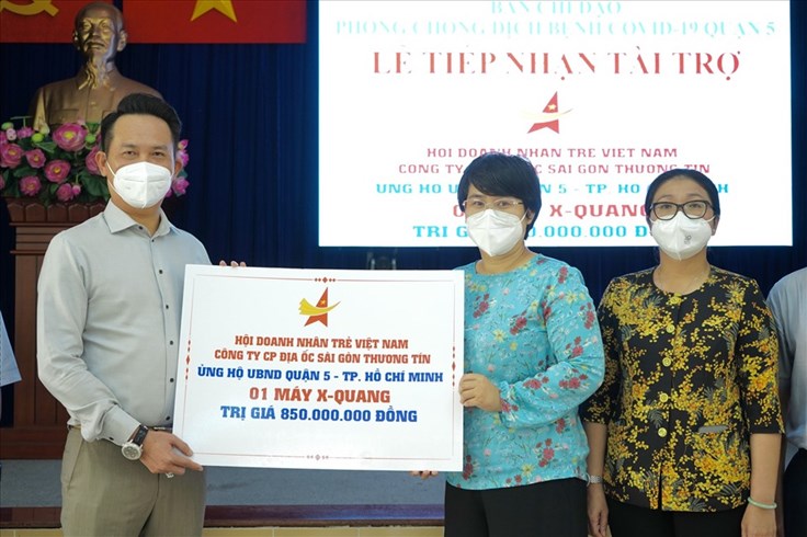 Hội DN Trẻ VN và Tập đoàn TTC trao tặng máy X-Quang di động đến UBND Quận 5 Hội DN Trẻ VN và Tập đoàn TTC trao tặng máy X-Quang di động đến UBND Quận 5