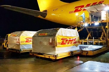 DHL Express vận chuyển thành công lô vaccine ngừa COVID-19 về Việt Nam